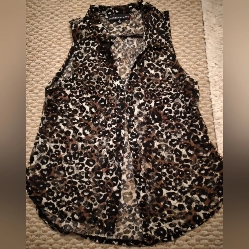 Love Rocks button top - Picture 1 of 3